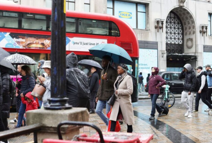 零售商称英国消费者支出在上周预算公布前放缓