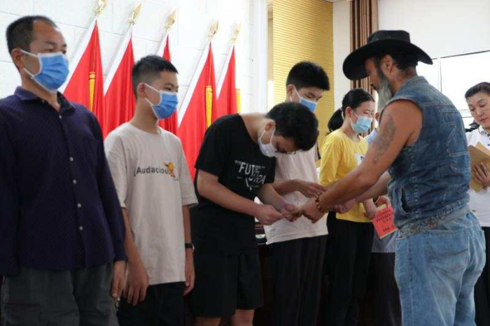 2020年“板车哥”慈善基金助学活动在应办举行